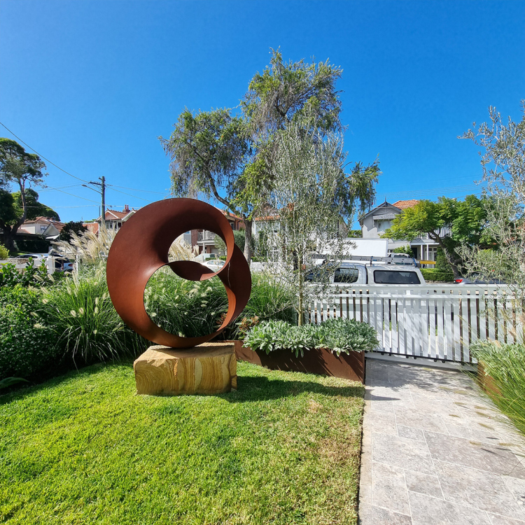 round garden Sculpture in steel