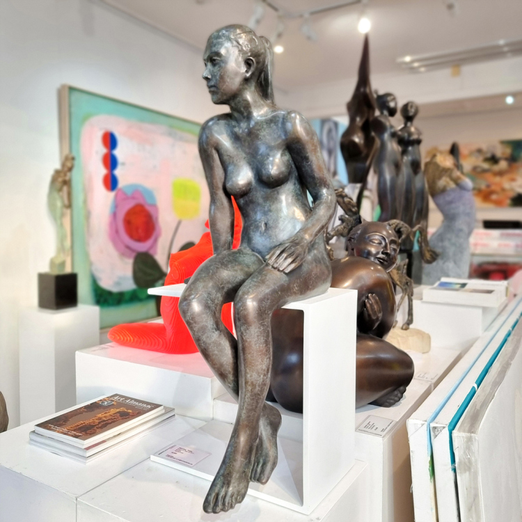 gina in pose, phillip piperides sculpture